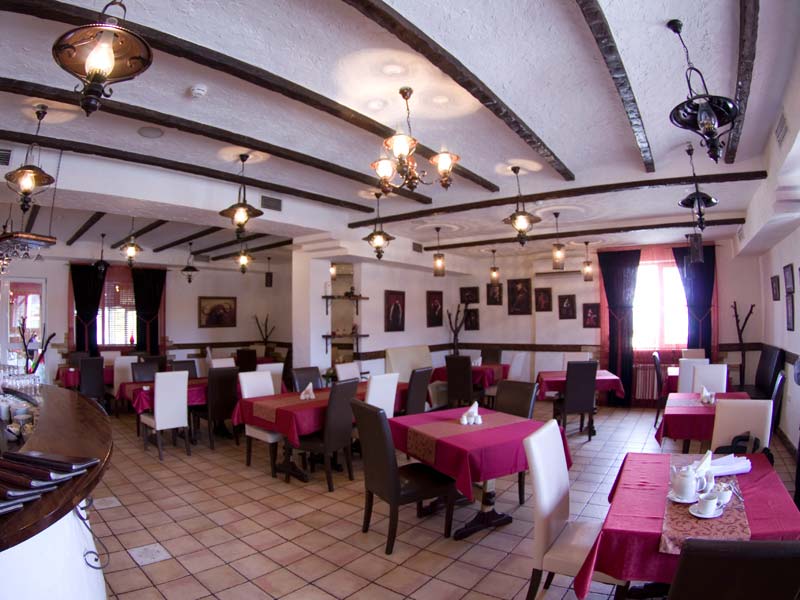 снимок зала Кафе La Кабанья на 1 зал на 45 гостей, 2 банкетный зал на 78 гостей и летнее кафе на 24 гостя мест Краснодара